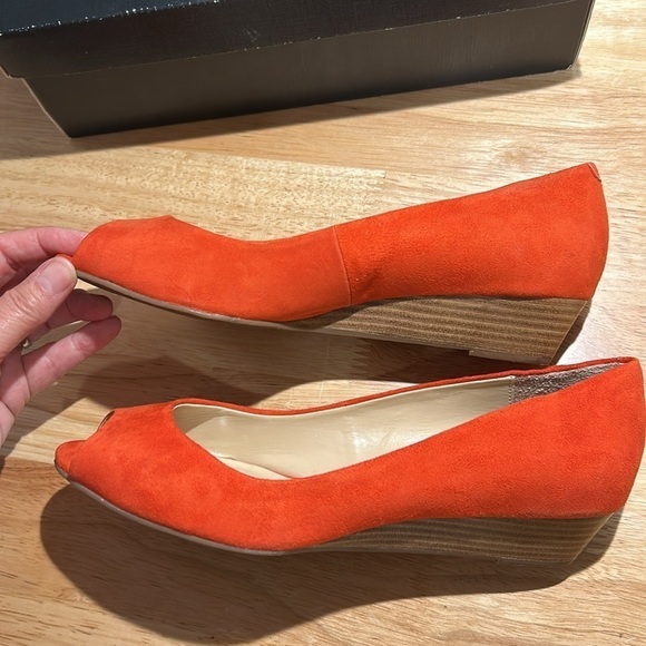 Talbots ladies wedge dress shoes size 9.5. Orange suede. Preowned good condition - Picture 8 of 16